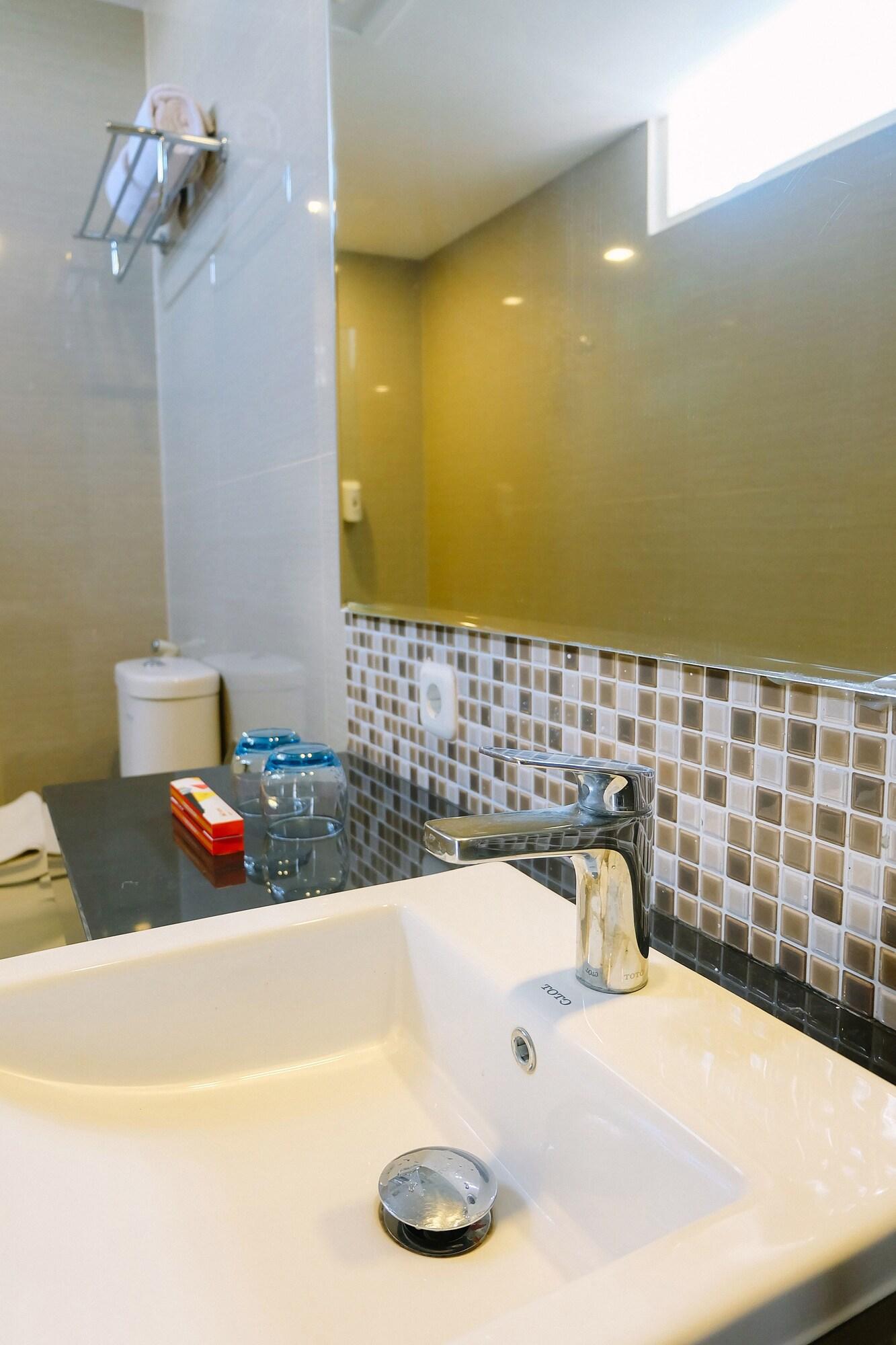 Front One Hotel Pamekasan Madura Exterior foto